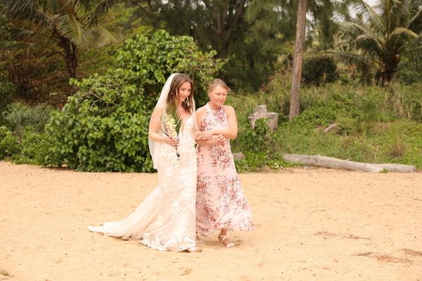 beautiful beach Wedding, Kauai Hawaii, destination Wedding, all over the world they come to this green garden island 
