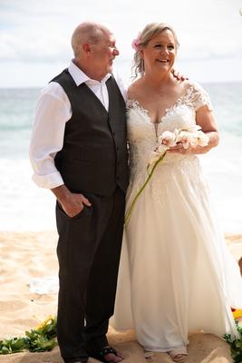 Ready for your photoshoot, give me a smile let me be your photographer here on Kauai. Flowers in the hair and listen to the Pacific Ocean. 